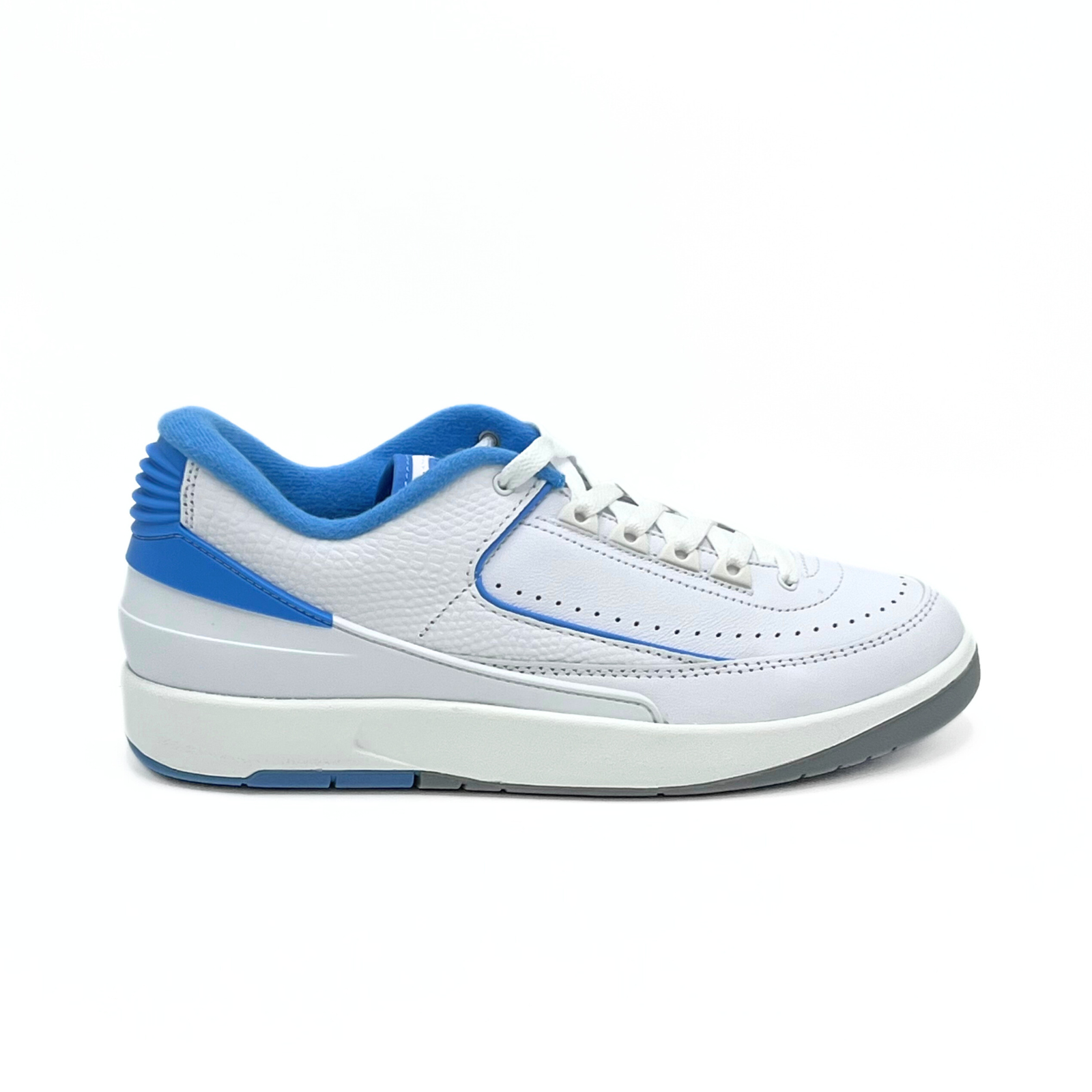 Air Jordan 2 Retro Low (UNC University Blue)