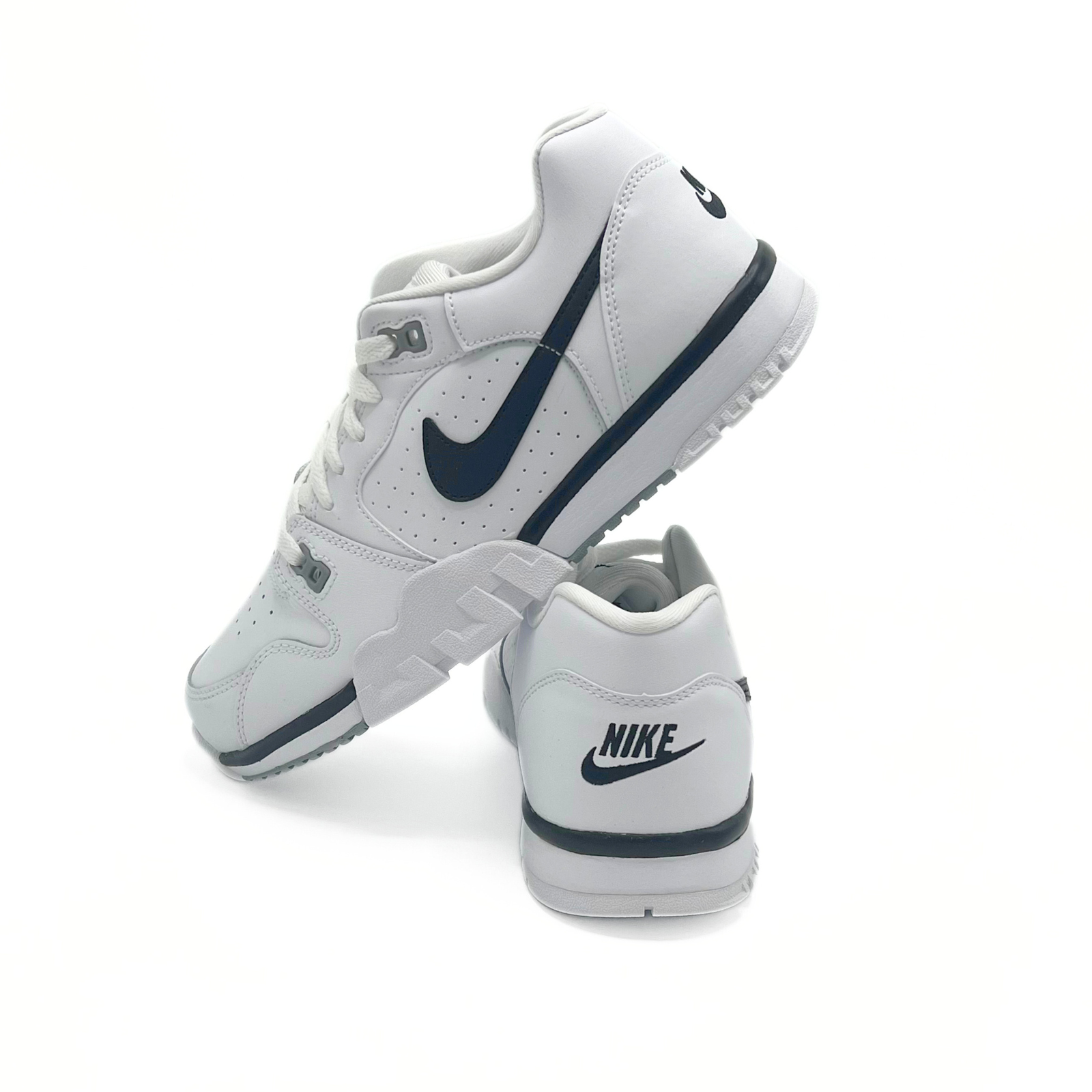 nike cross trainer low white