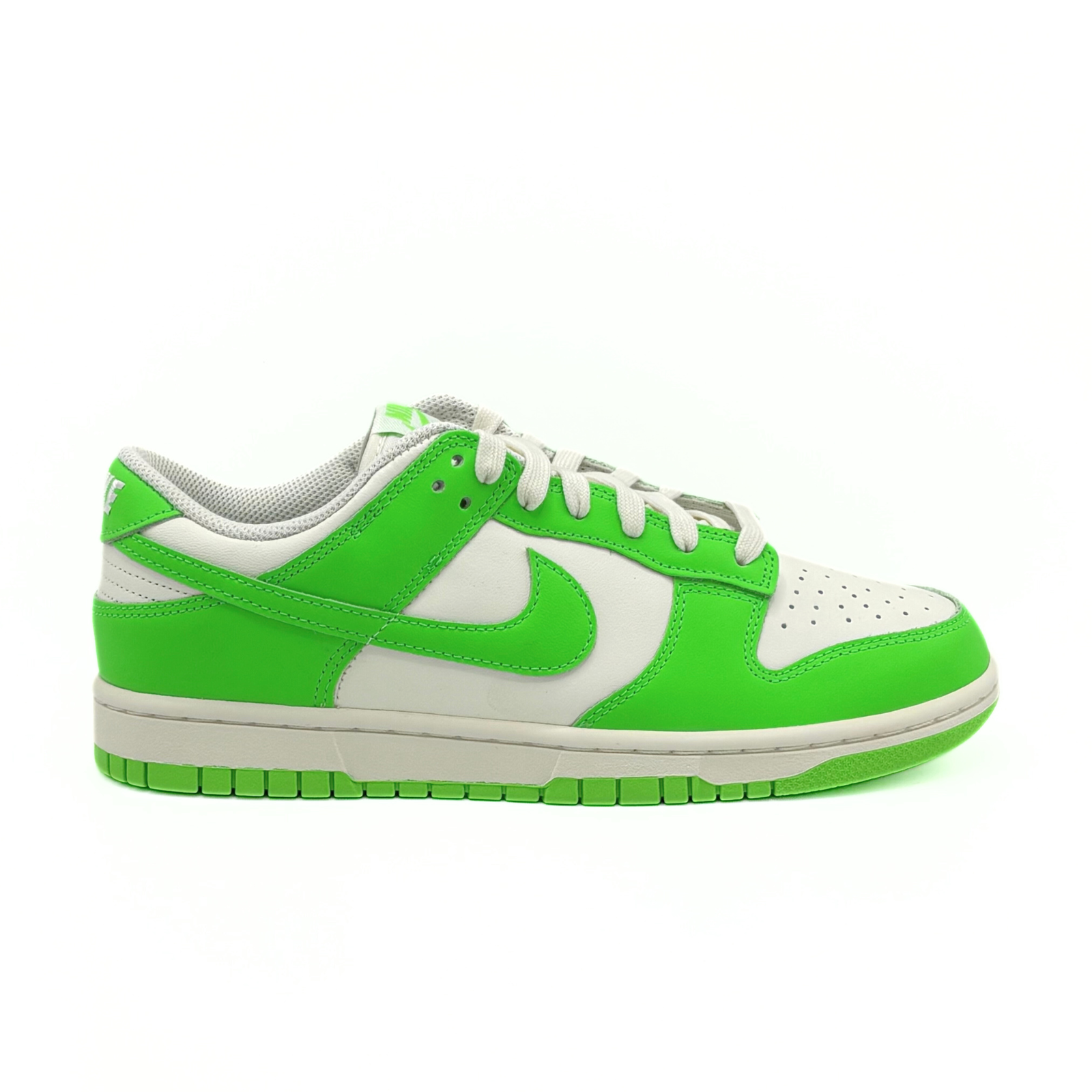 Nike Dunk Low WMNS (Green Strike)